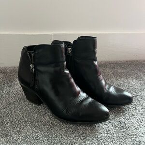 Frye leather zipper ankle boots 6M